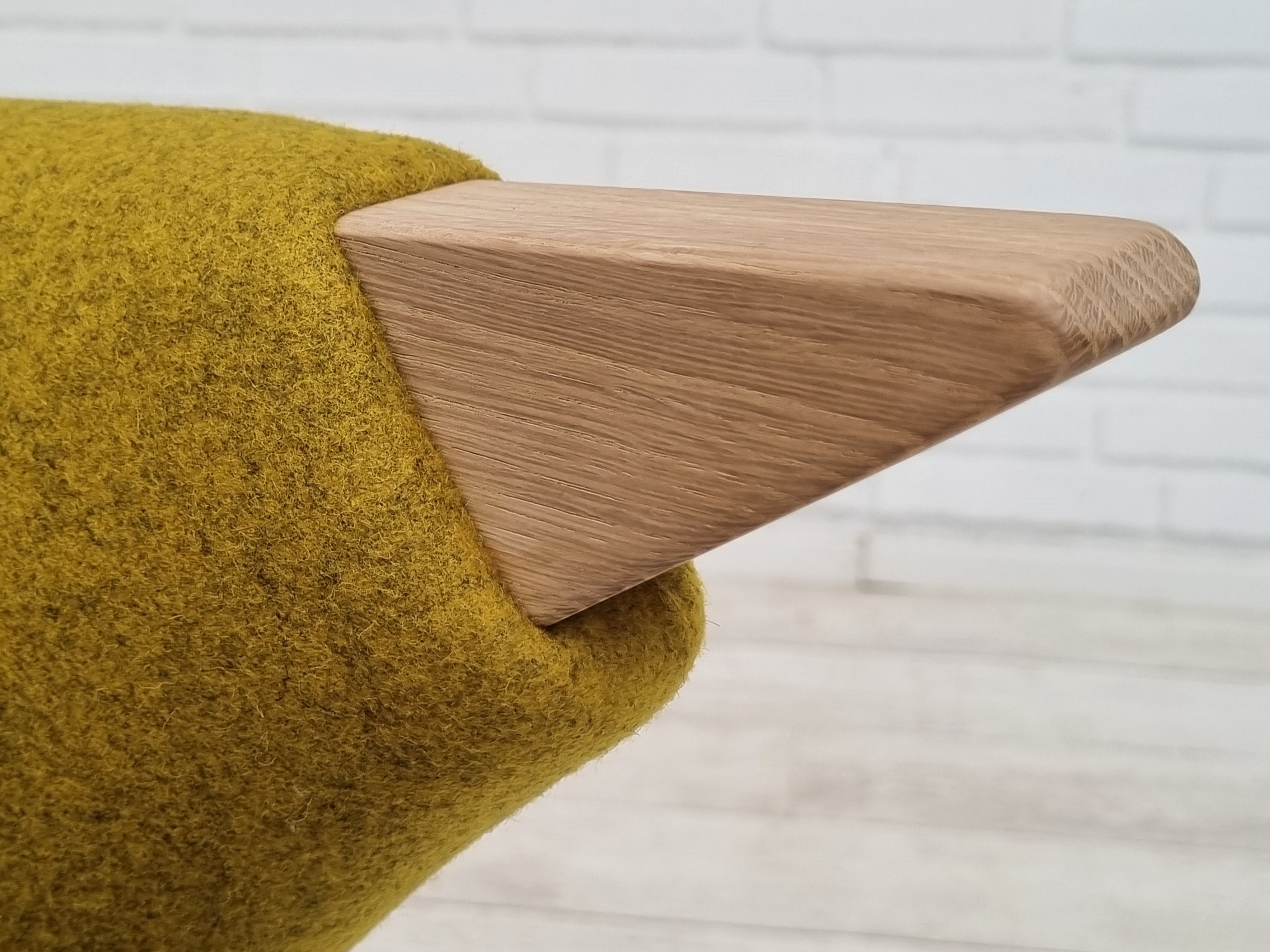 Lænestol model SK 2019, filtagtig møbeluld - ny produceret